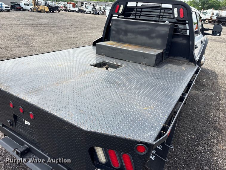 image for item EG8980 2017 Ford F550 Super Duty Crew Cab flatbed truck