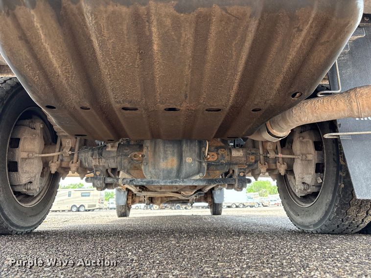 image for item EG8980 2017 Ford F550 Super Duty Crew Cab flatbed truck