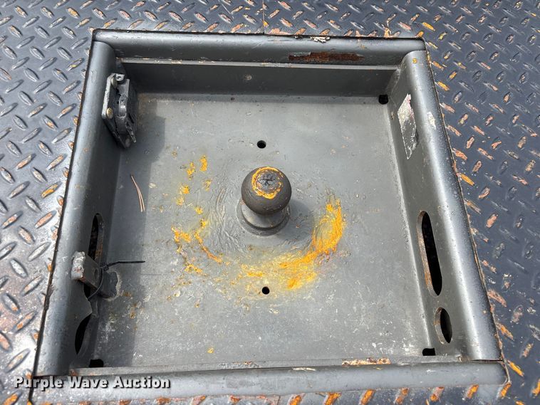 image for item EG8980 2017 Ford F550 Super Duty Crew Cab flatbed truck