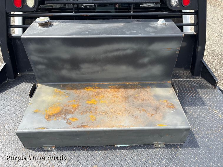 image for item EG8980 2017 Ford F550 Super Duty Crew Cab flatbed truck