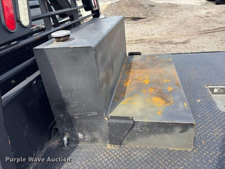 image for item EG8980 2017 Ford F550 Super Duty Crew Cab flatbed truck