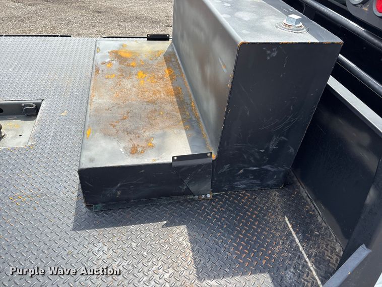 image for item EG8980 2017 Ford F550 Super Duty Crew Cab flatbed truck