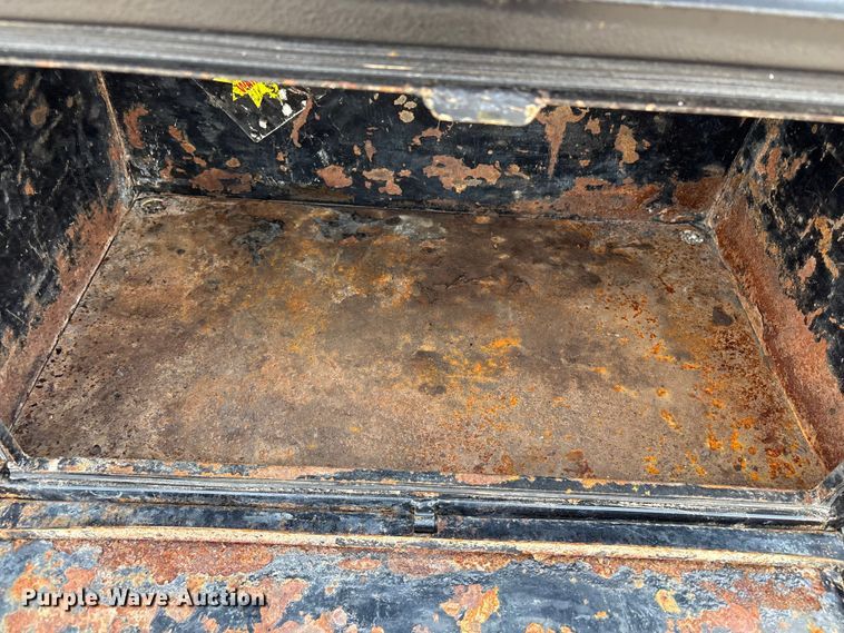 image for item EG8980 2017 Ford F550 Super Duty Crew Cab flatbed truck