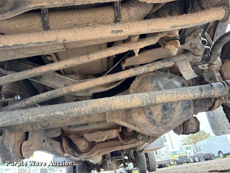 image for item EG8980 2017 Ford F550 Super Duty Crew Cab flatbed truck