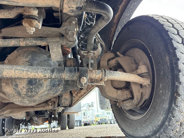 image for item EG8980 2017 Ford F550 Super Duty Crew Cab flatbed truck