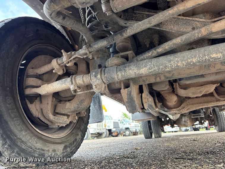 image for item EG8980 2017 Ford F550 Super Duty Crew Cab flatbed truck