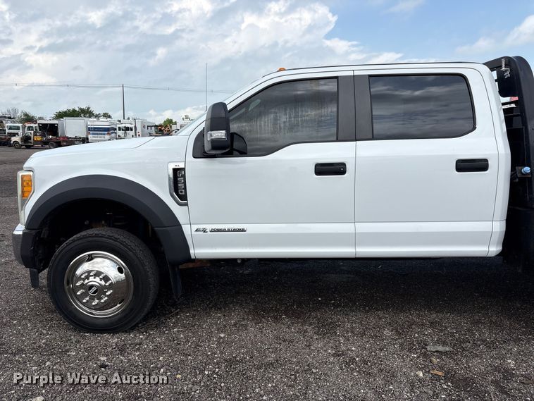 image for item EG8980 2017 Ford F550 Super Duty Crew Cab flatbed truck