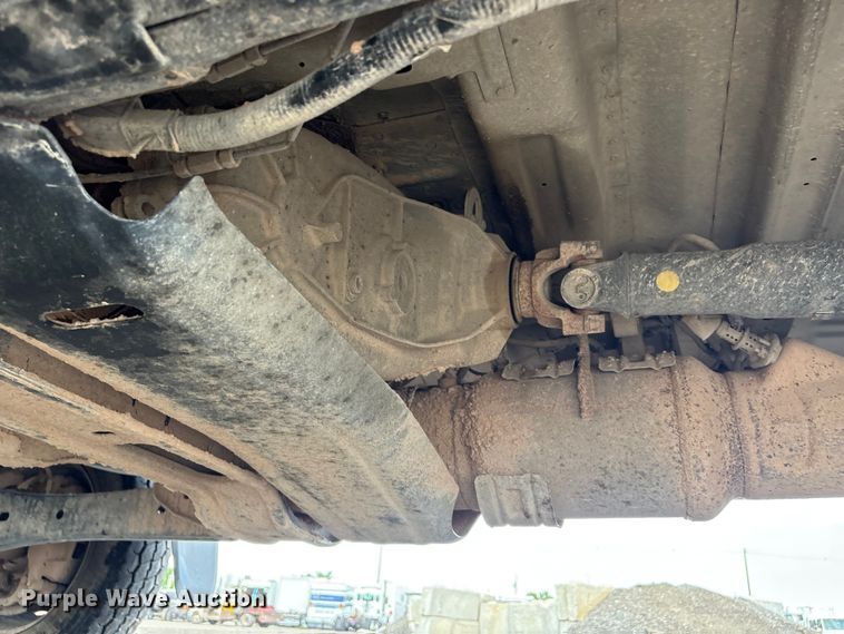 image for item EG8980 2017 Ford F550 Super Duty Crew Cab flatbed truck