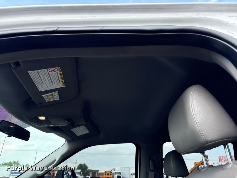 image for item EG8980 2017 Ford F550 Super Duty Crew Cab flatbed truck