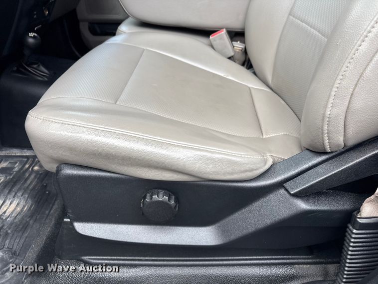 image for item EG8980 2017 Ford F550 Super Duty Crew Cab flatbed truck