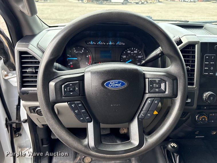 image for item EG8980 2017 Ford F550 Super Duty Crew Cab flatbed truck