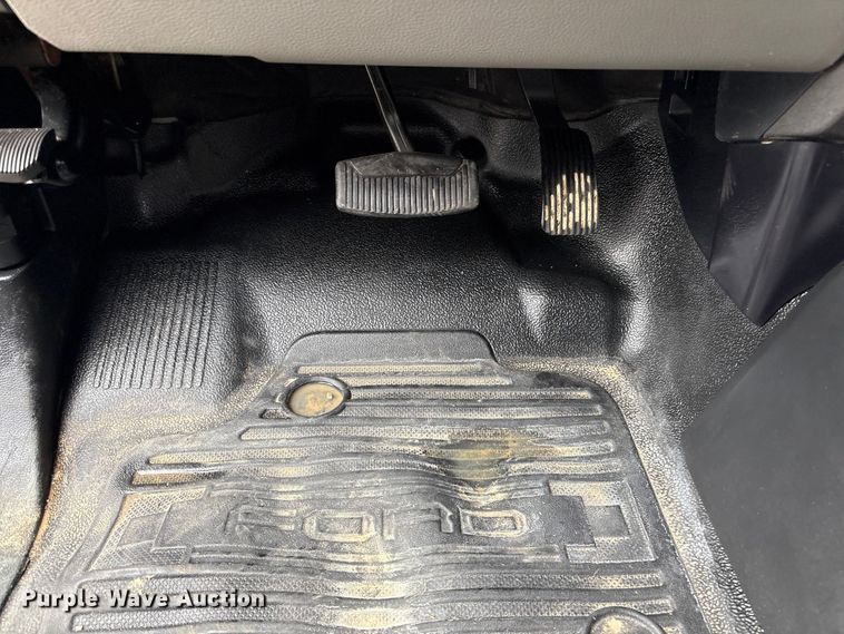 image for item EG8980 2017 Ford F550 Super Duty Crew Cab flatbed truck