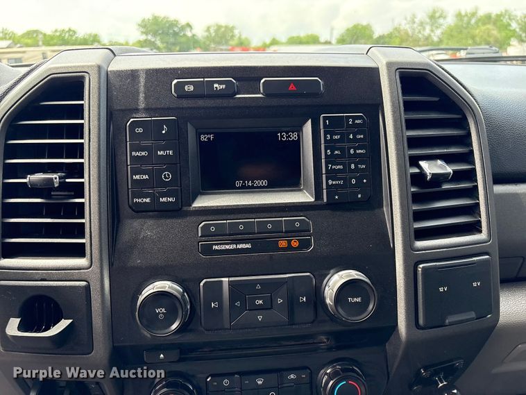 image for item EG8980 2017 Ford F550 Super Duty Crew Cab flatbed truck