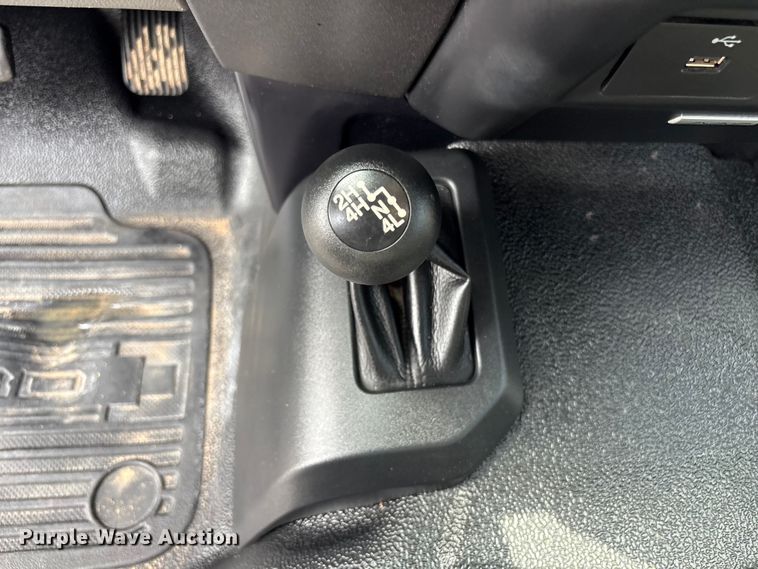 image for item EG8980 2017 Ford F550 Super Duty Crew Cab flatbed truck