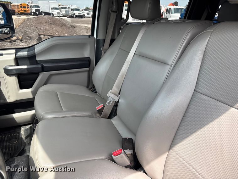 image for item EG8980 2017 Ford F550 Super Duty Crew Cab flatbed truck