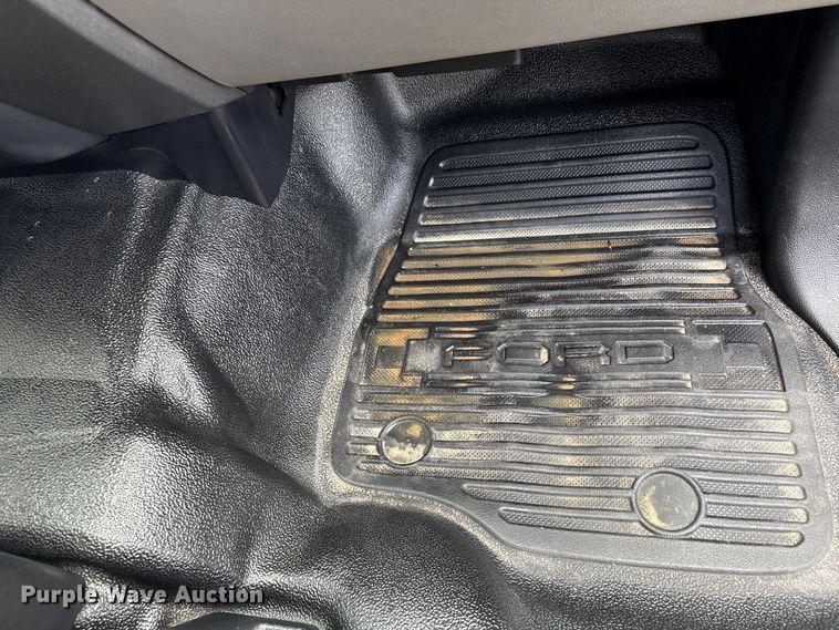 image for item EG8980 2017 Ford F550 Super Duty Crew Cab flatbed truck