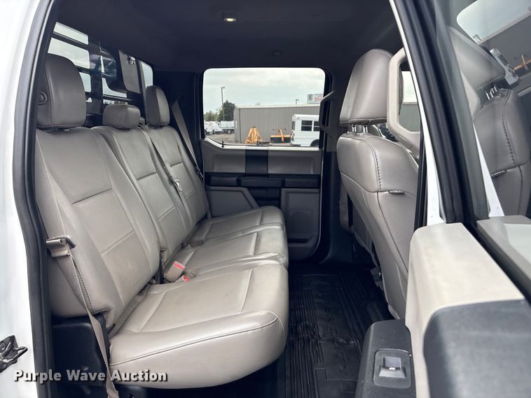 image for item EG8980 2017 Ford F550 Super Duty Crew Cab flatbed truck