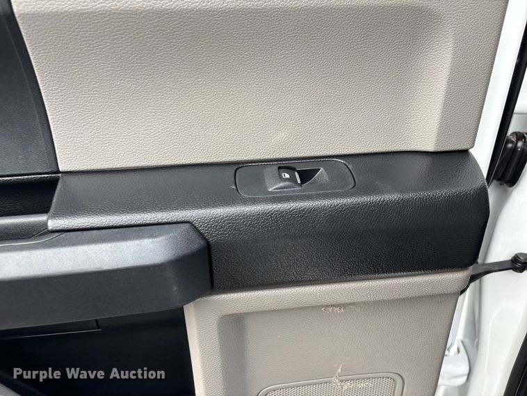 image for item EG8980 2017 Ford F550 Super Duty Crew Cab flatbed truck