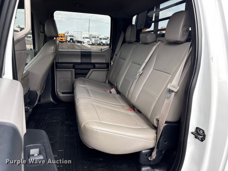 image for item EG8980 2017 Ford F550 Super Duty Crew Cab flatbed truck