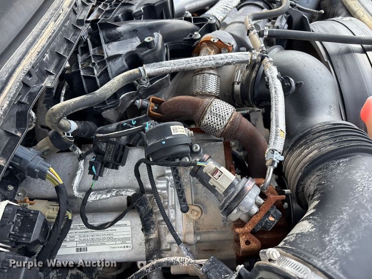 image for item EG8980 2017 Ford F550 Super Duty Crew Cab flatbed truck