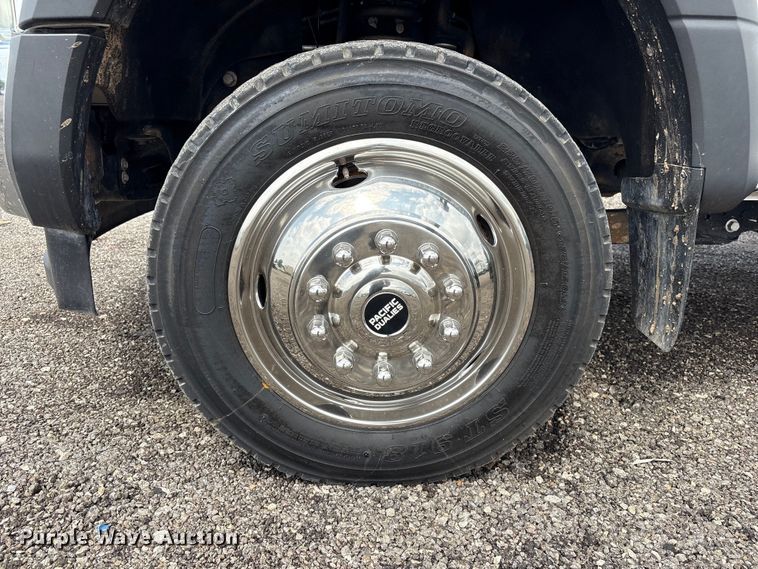 image for item EG8980 2017 Ford F550 Super Duty Crew Cab flatbed truck