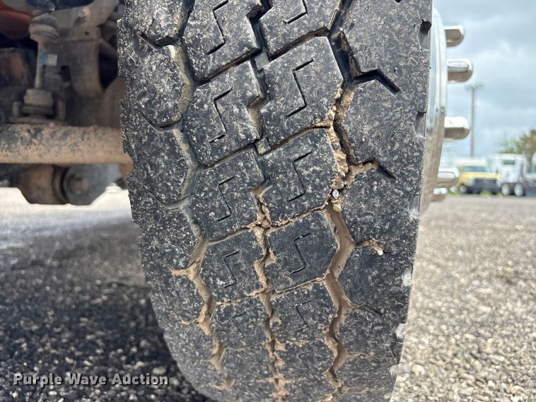 image for item EG8980 2017 Ford F550 Super Duty Crew Cab flatbed truck