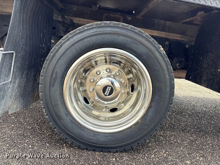 image for item EG8980 2017 Ford F550 Super Duty Crew Cab flatbed truck