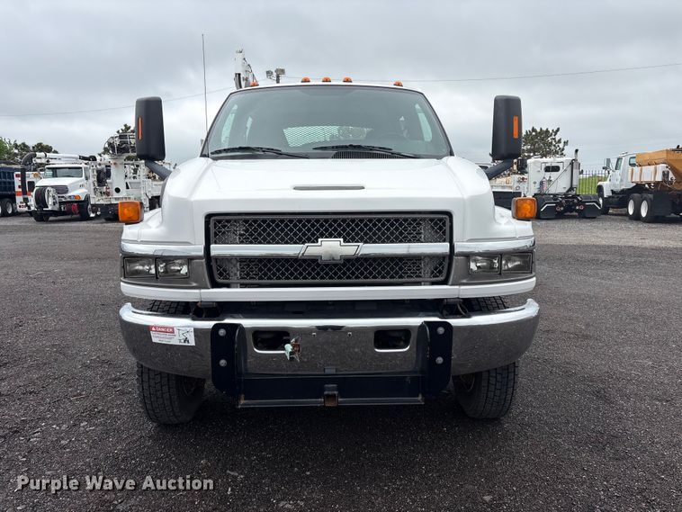 image for item EG8983 2009 Chevrolet C5500 Crew Cab utility / service truck