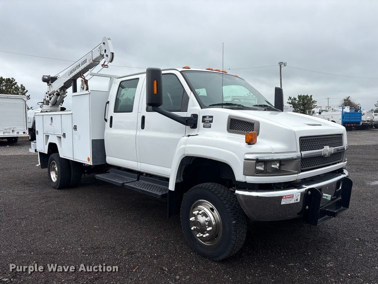 image for item EG8983 2009 Chevrolet C5500 Crew Cab utility / service truck