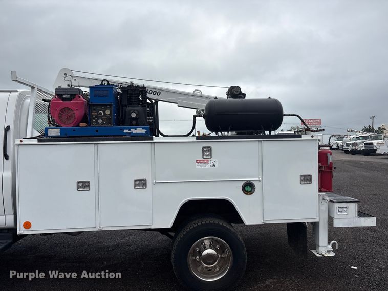 image for item EG8983 2009 Chevrolet C5500 Crew Cab utility / service truck