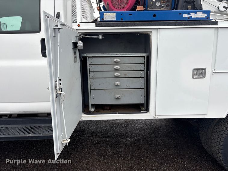 image for item EG8983 2009 Chevrolet C5500 Crew Cab utility / service truck