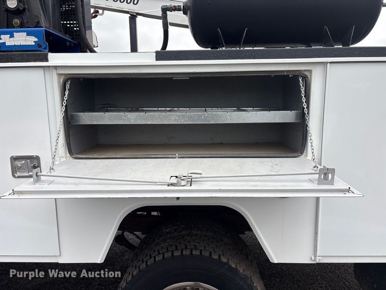 image for item EG8983 2009 Chevrolet C5500 Crew Cab utility / service truck