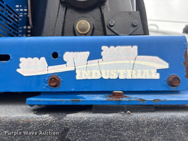 image for item EG8983 2009 Chevrolet C5500 Crew Cab utility / service truck