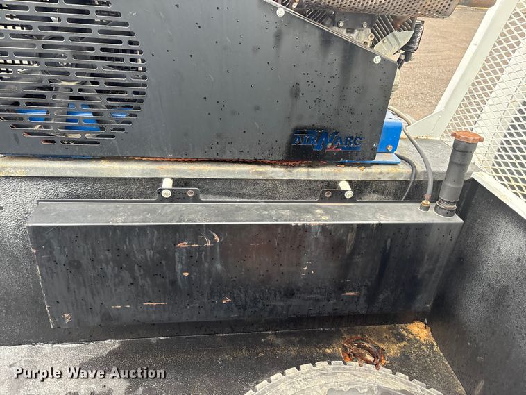 image for item EG8983 2009 Chevrolet C5500 Crew Cab utility / service truck