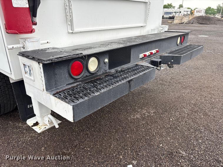 image for item EG8983 2009 Chevrolet C5500 Crew Cab utility / service truck