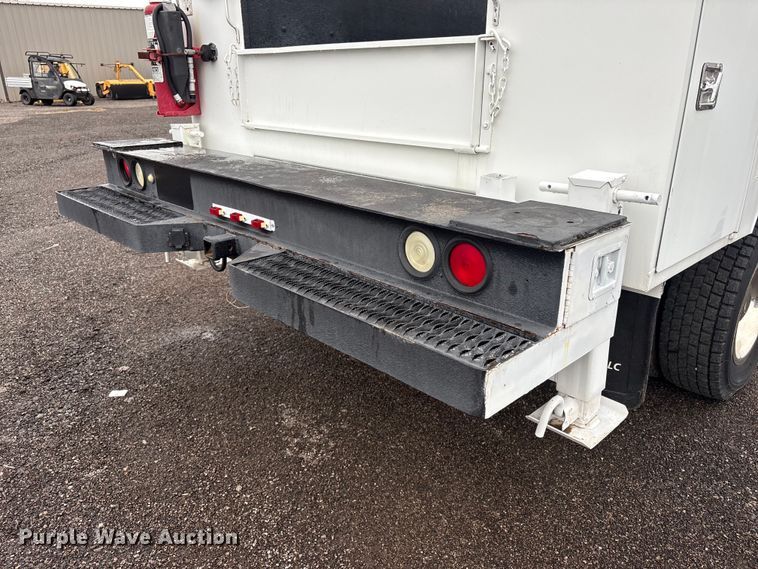image for item EG8983 2009 Chevrolet C5500 Crew Cab utility / service truck