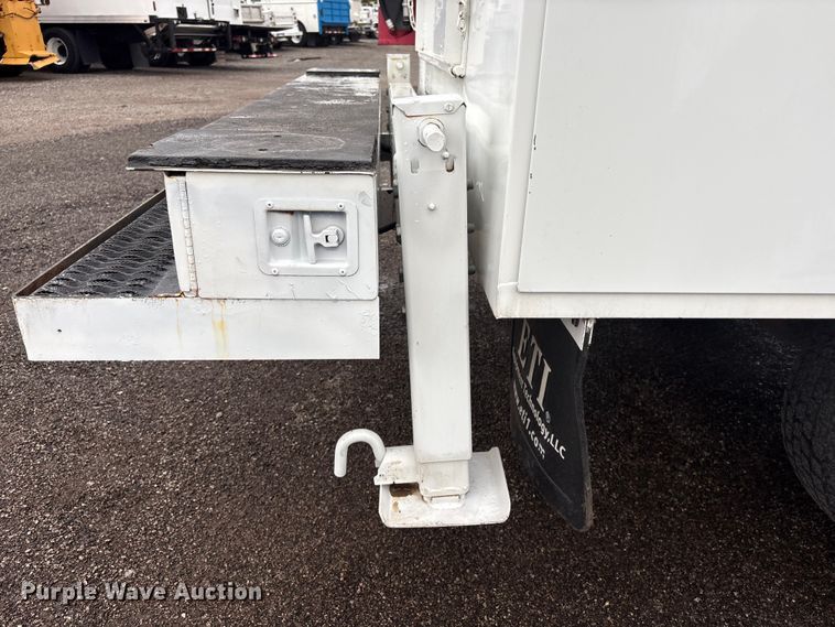 image for item EG8983 2009 Chevrolet C5500 Crew Cab utility / service truck