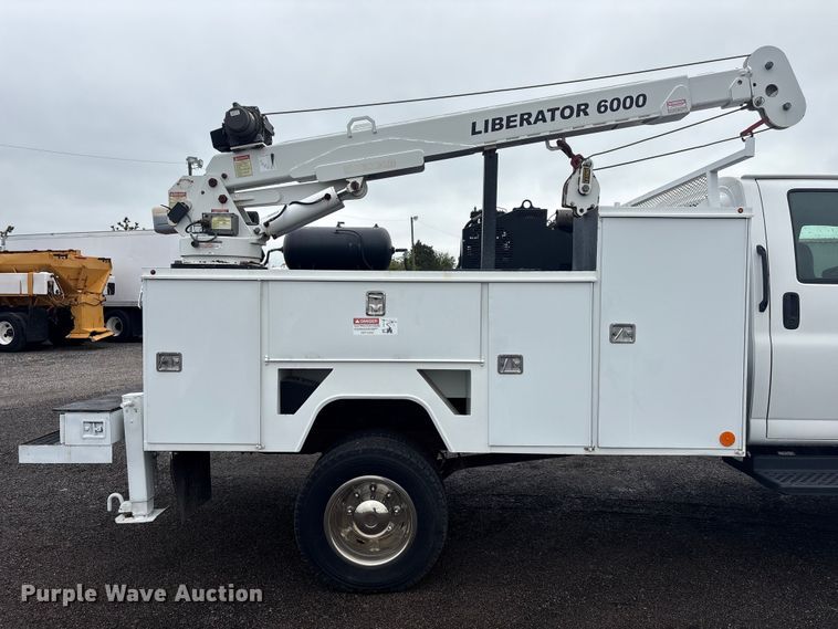 image for item EG8983 2009 Chevrolet C5500 Crew Cab utility / service truck