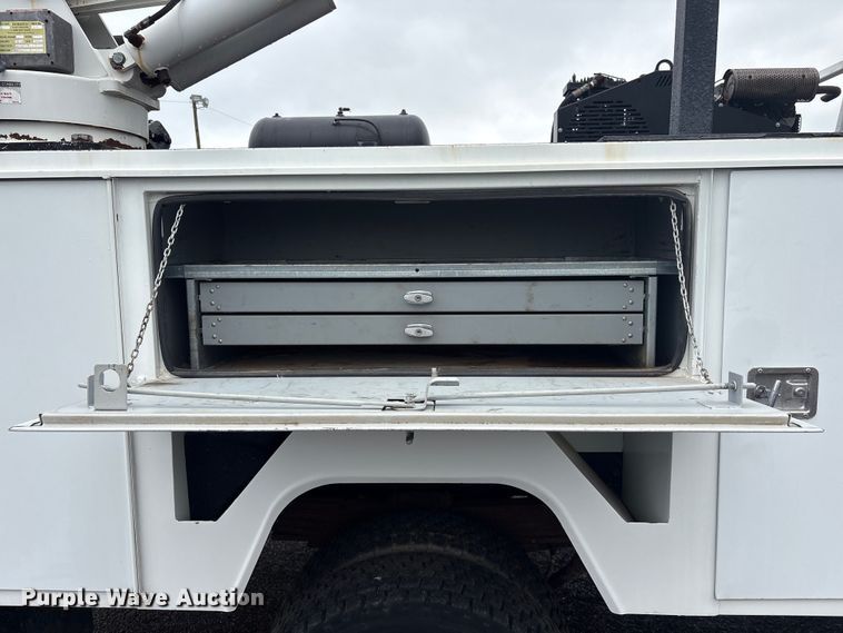 image for item EG8983 2009 Chevrolet C5500 Crew Cab utility / service truck