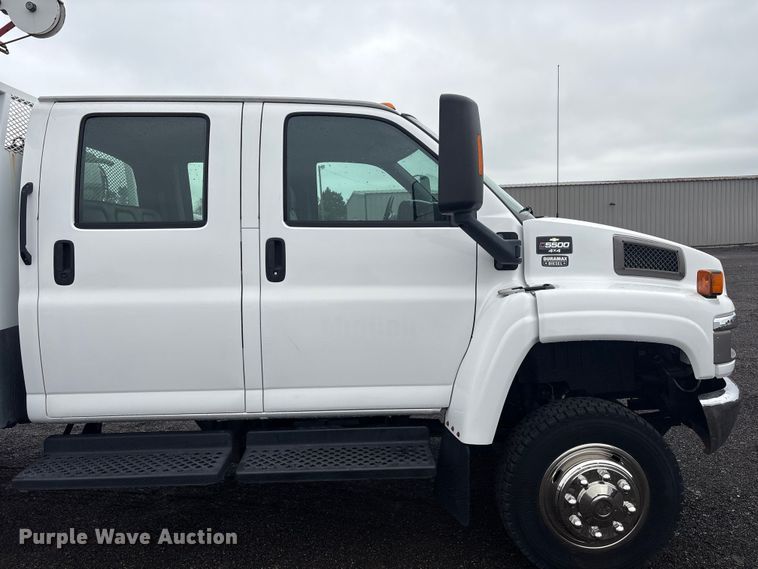 image for item EG8983 2009 Chevrolet C5500 Crew Cab utility / service truck