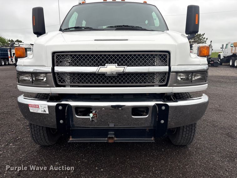 image for item EG8983 2009 Chevrolet C5500 Crew Cab utility / service truck