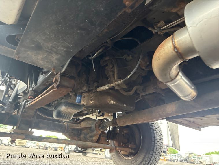 image for item EG8983 2009 Chevrolet C5500 Crew Cab utility / service truck