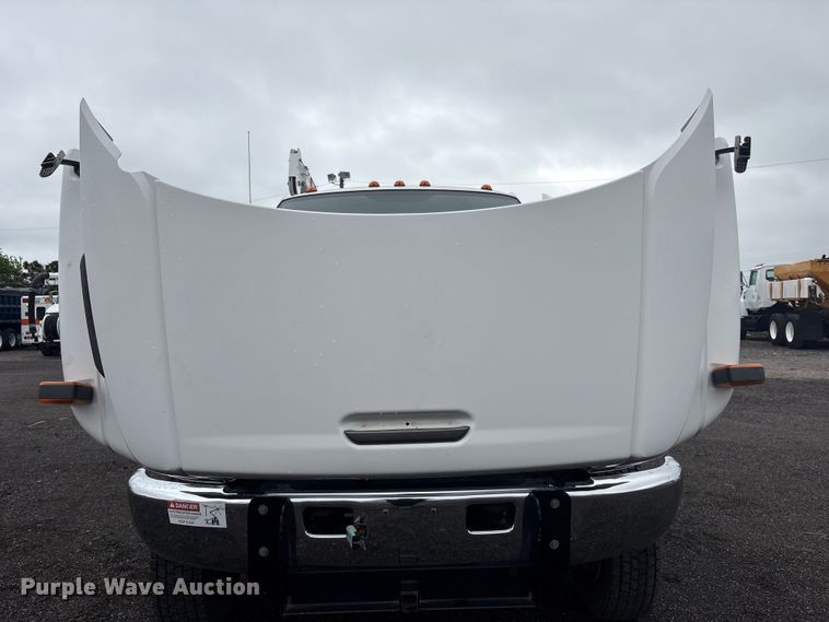 image for item EG8983 2009 Chevrolet C5500 Crew Cab utility / service truck