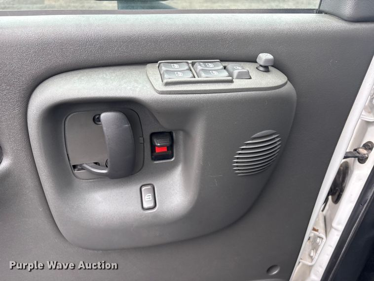 image for item EG8983 2009 Chevrolet C5500 Crew Cab utility / service truck
