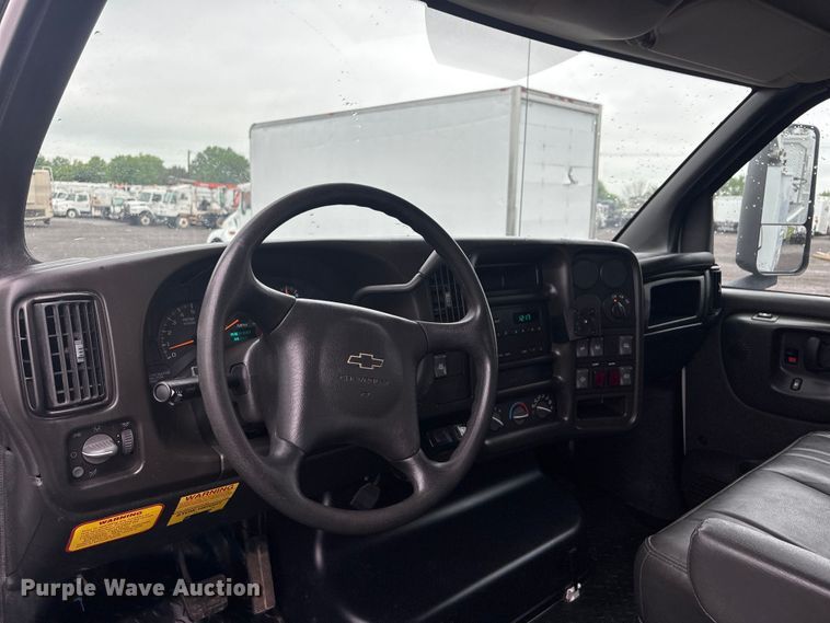 image for item EG8983 2009 Chevrolet C5500 Crew Cab utility / service truck
