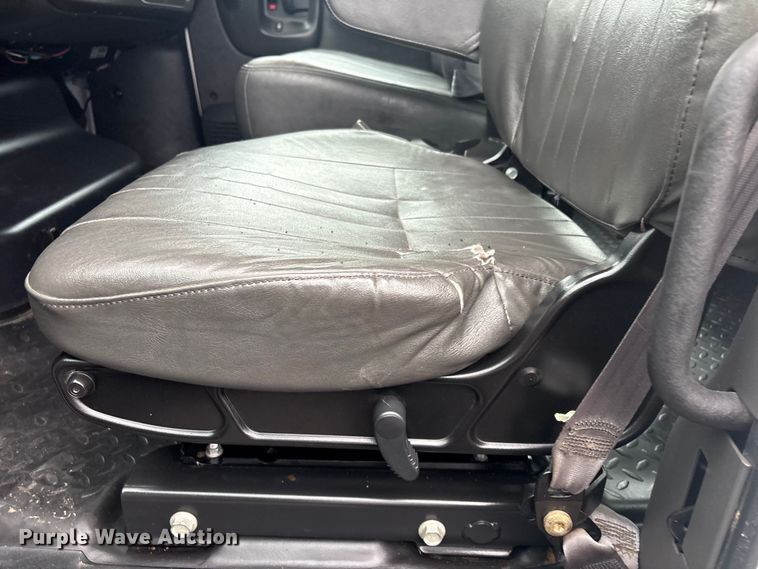 image for item EG8983 2009 Chevrolet C5500 Crew Cab utility / service truck