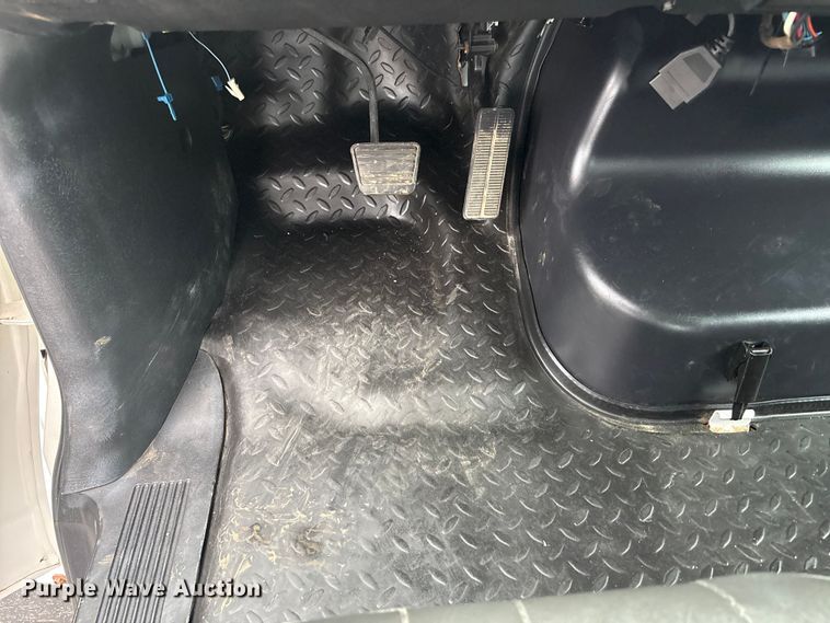image for item EG8983 2009 Chevrolet C5500 Crew Cab utility / service truck