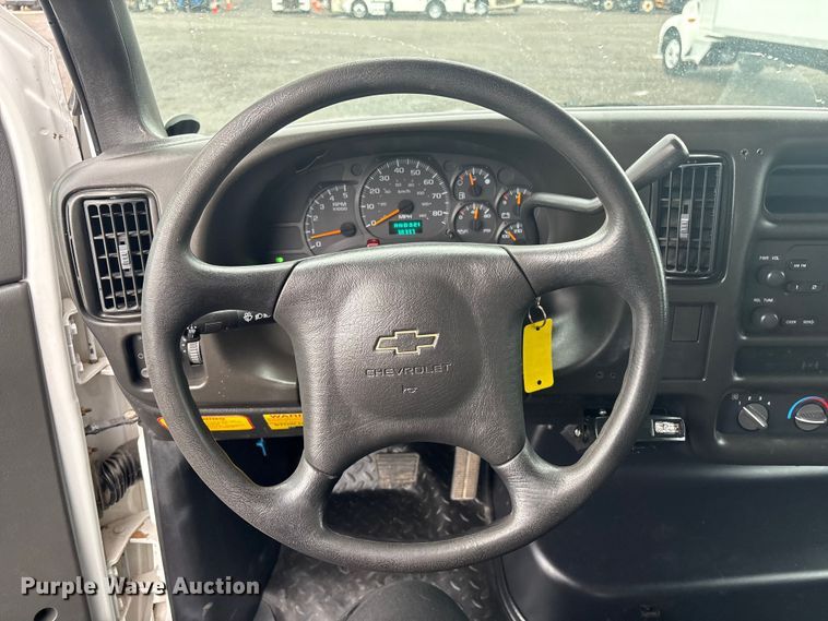 image for item EG8983 2009 Chevrolet C5500 Crew Cab utility / service truck