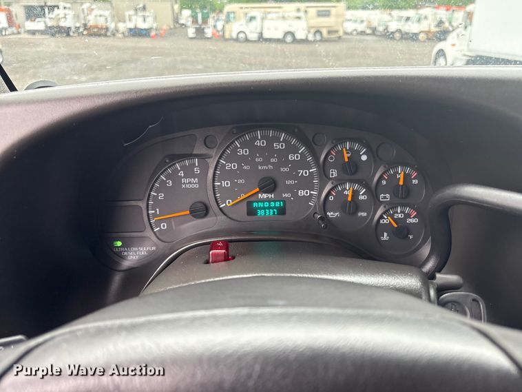 image for item EG8983 2009 Chevrolet C5500 Crew Cab utility / service truck