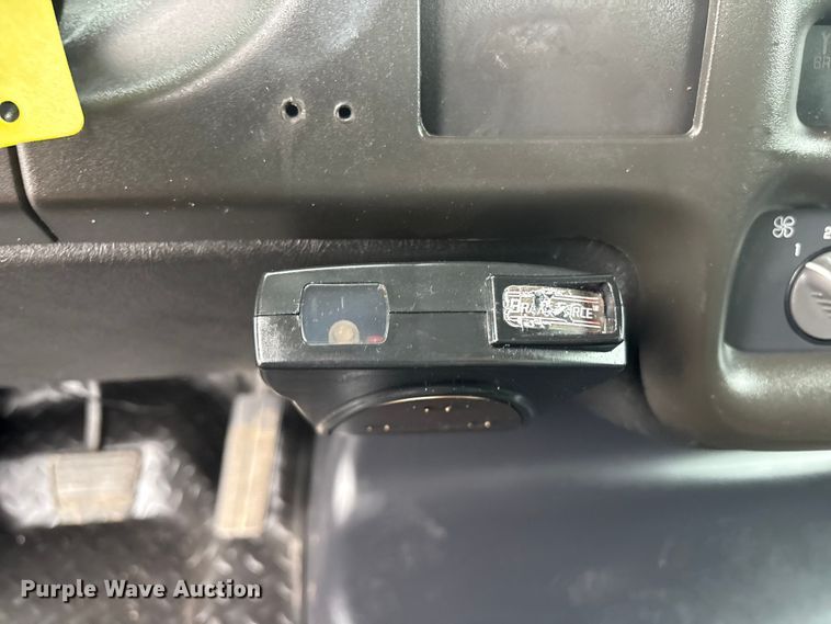 image for item EG8983 2009 Chevrolet C5500 Crew Cab utility / service truck